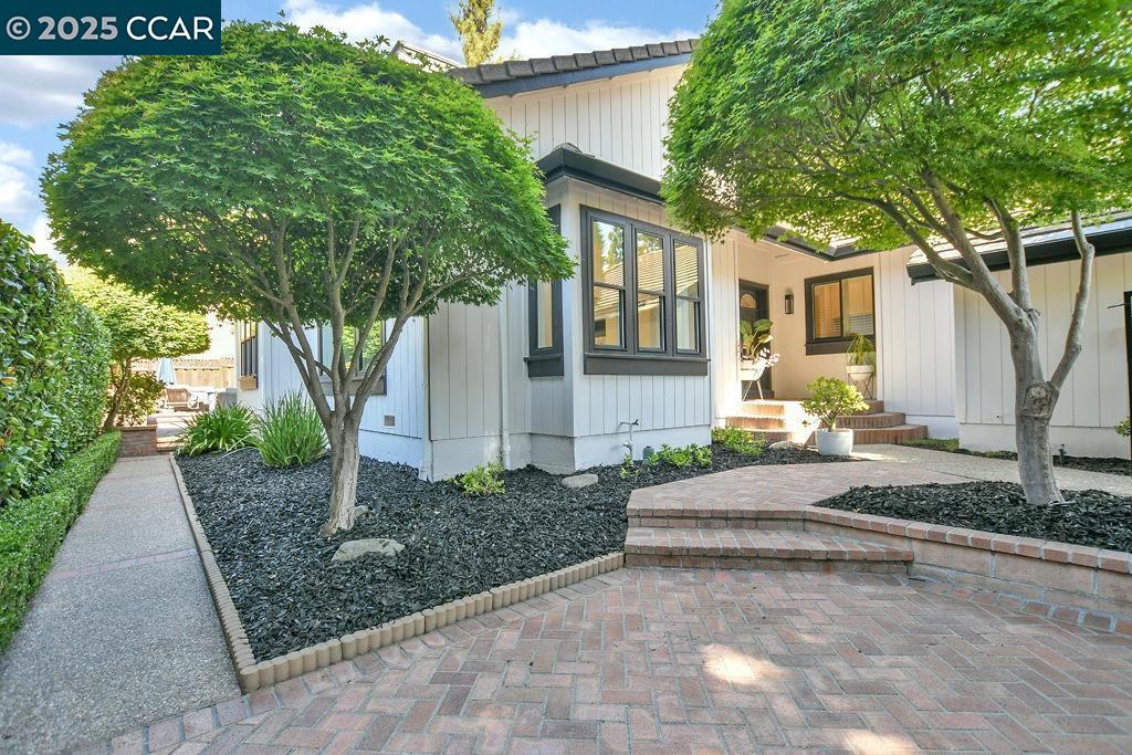 959 Redwood Dr