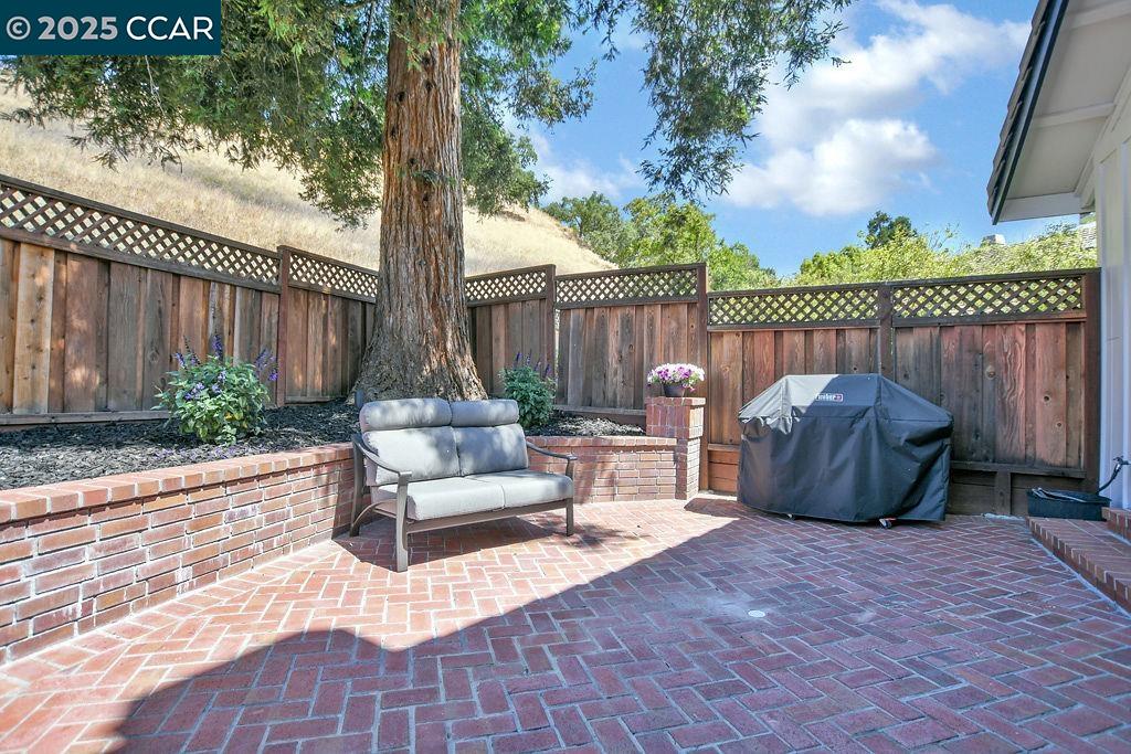 959 Redwood Dr