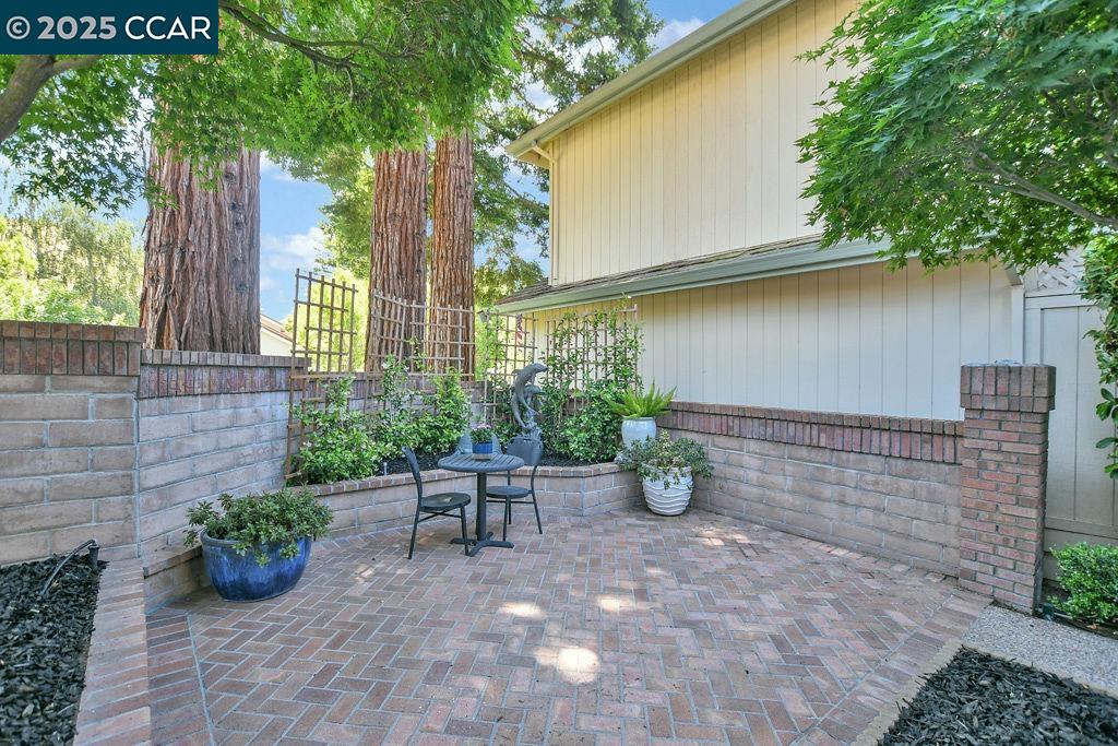959 Redwood Dr