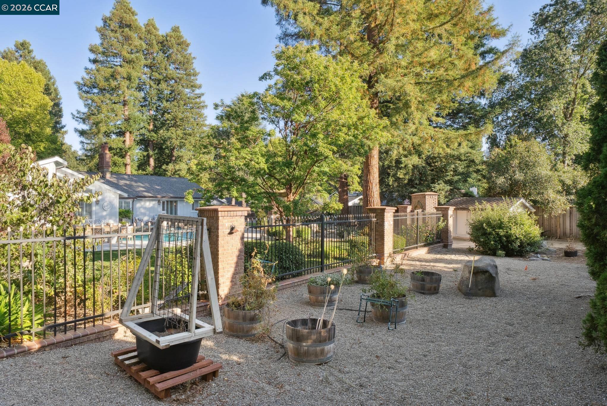 2031 Scarlet Oak Pl
