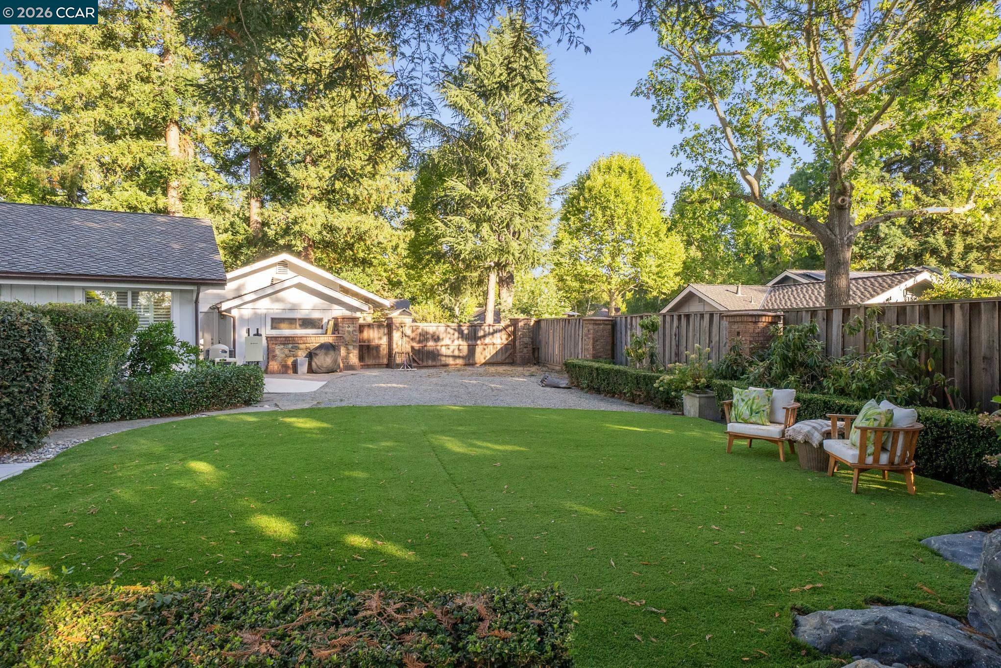 2031 Scarlet Oak Pl