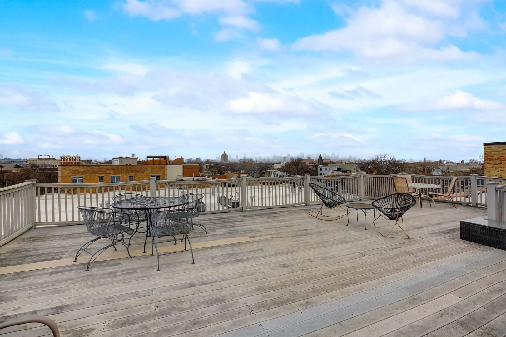 1670 N Claremont Avenue Unit: 207