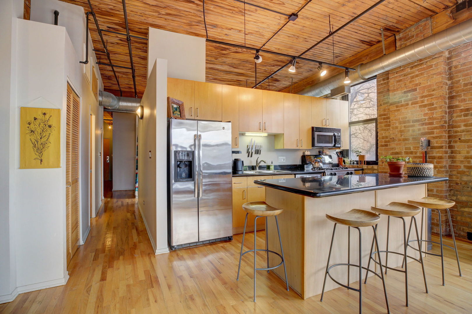 1670 N Claremont Avenue Unit: 207