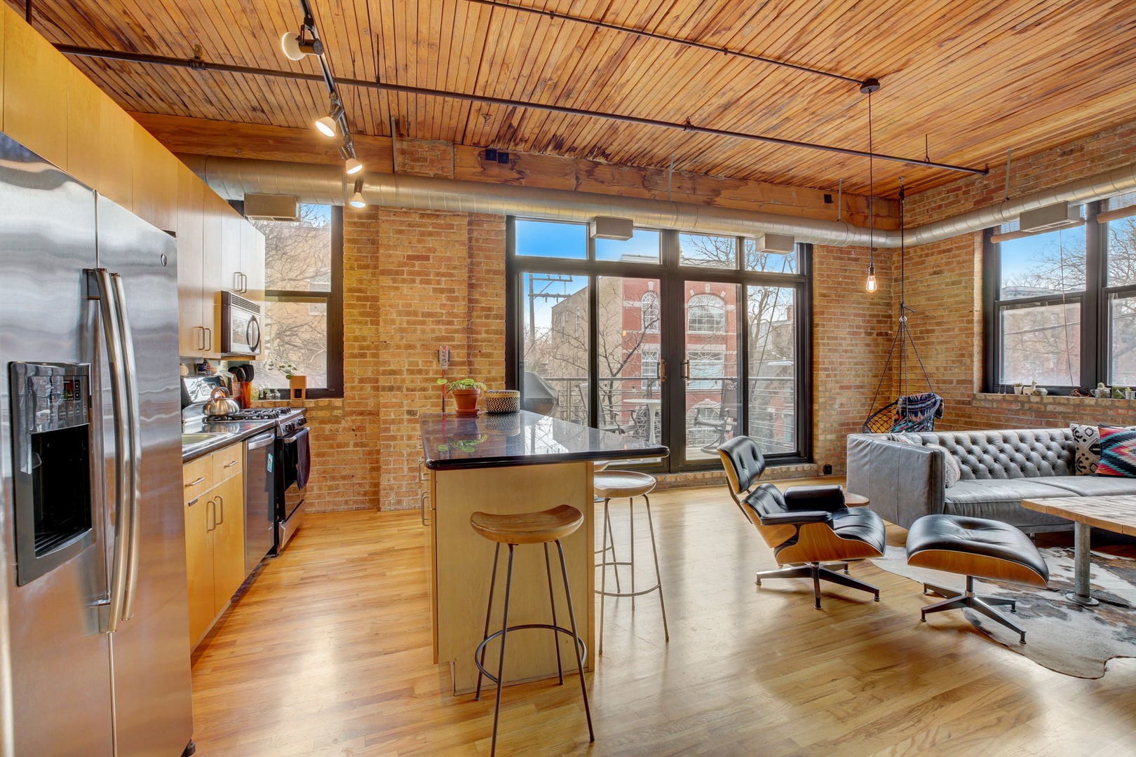 1670 N Claremont Avenue Unit: 207