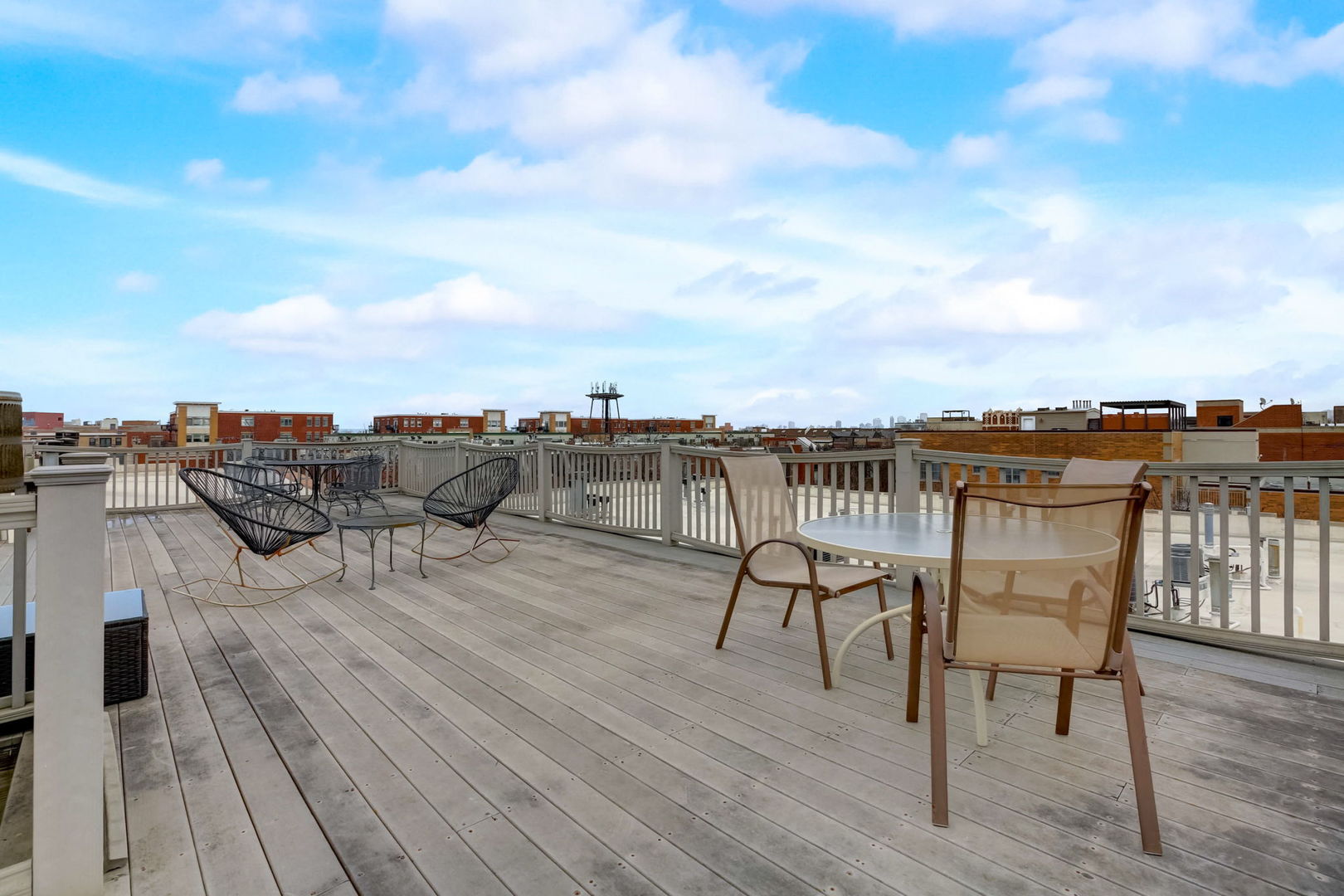 1670 N Claremont Avenue Unit: 207