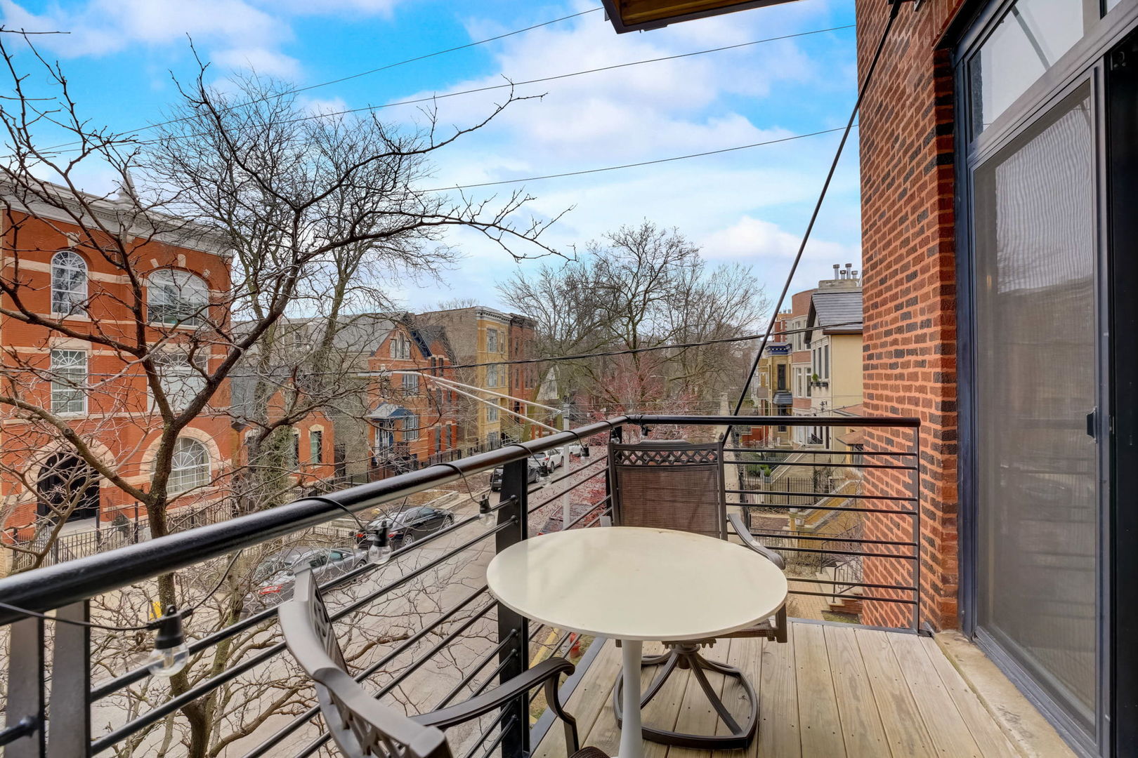 1670 N Claremont Avenue Unit: 207