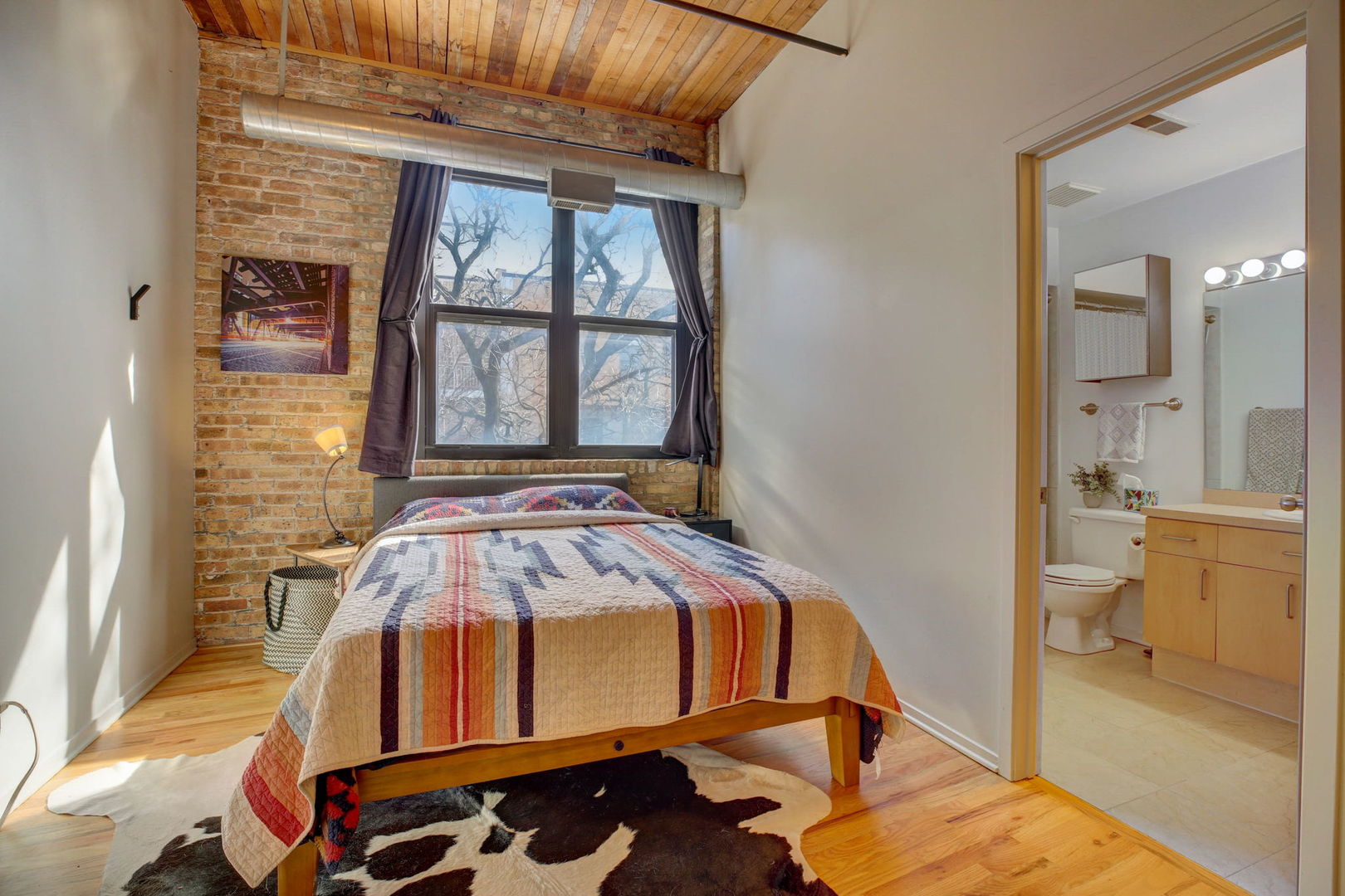 1670 N Claremont Avenue Unit: 207