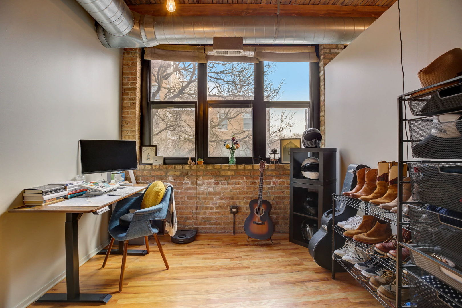 1670 N Claremont Avenue Unit: 207