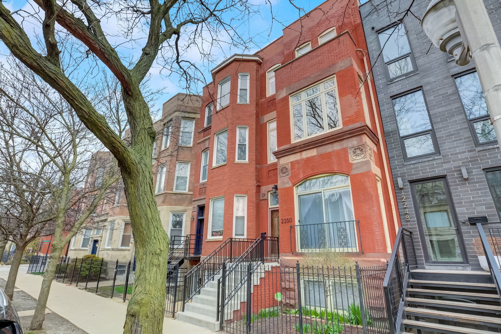 2250 W ADAMS Street Unit: 2