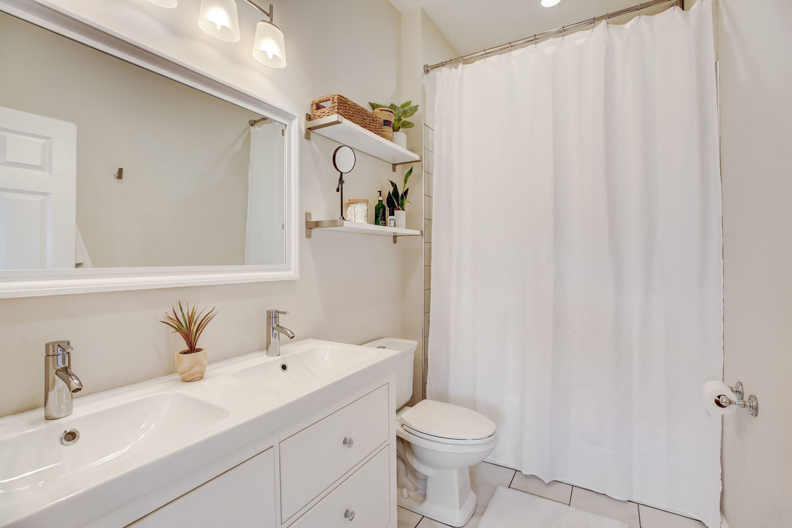 2250 W ADAMS Street Unit: 2