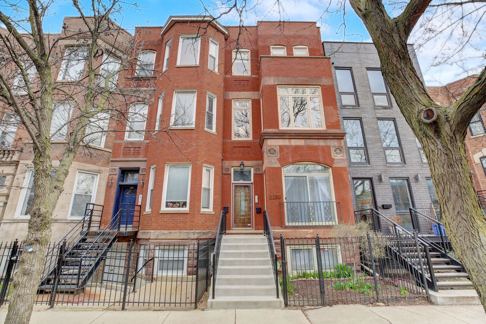 2250 W ADAMS Street Unit: 2