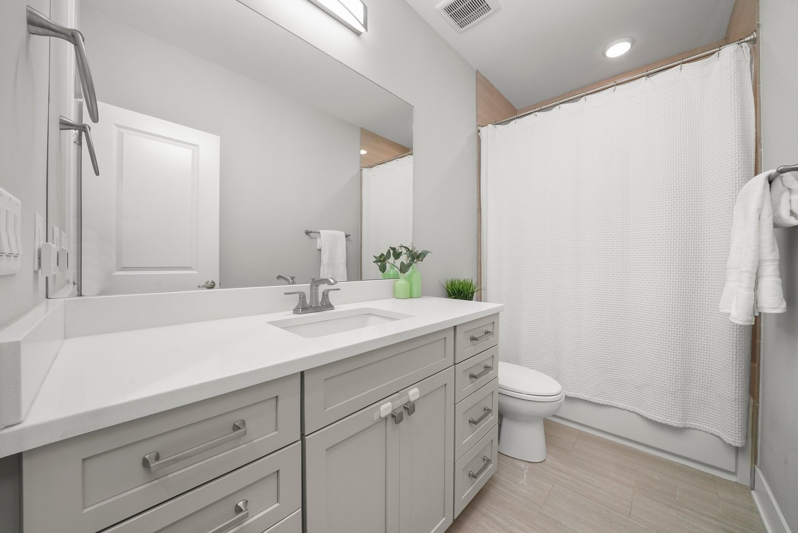 1631 W Pierce Avenue Unit: 2