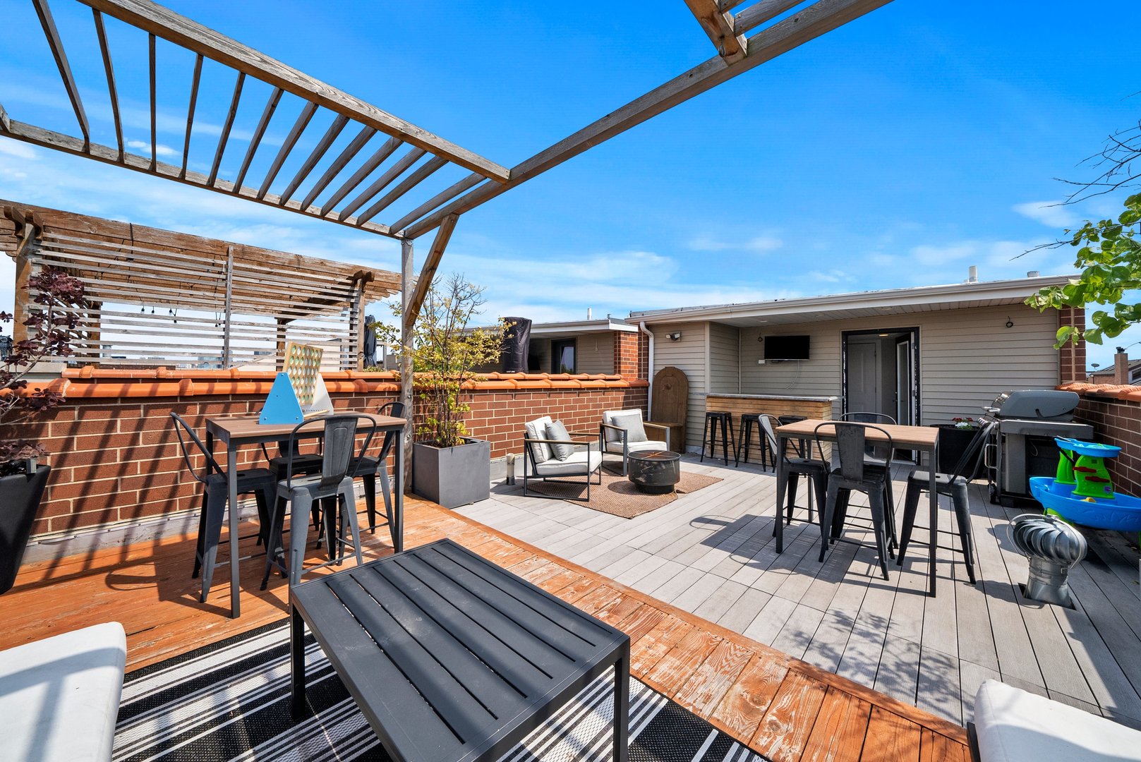 1631 W Pierce Avenue Unit: 2