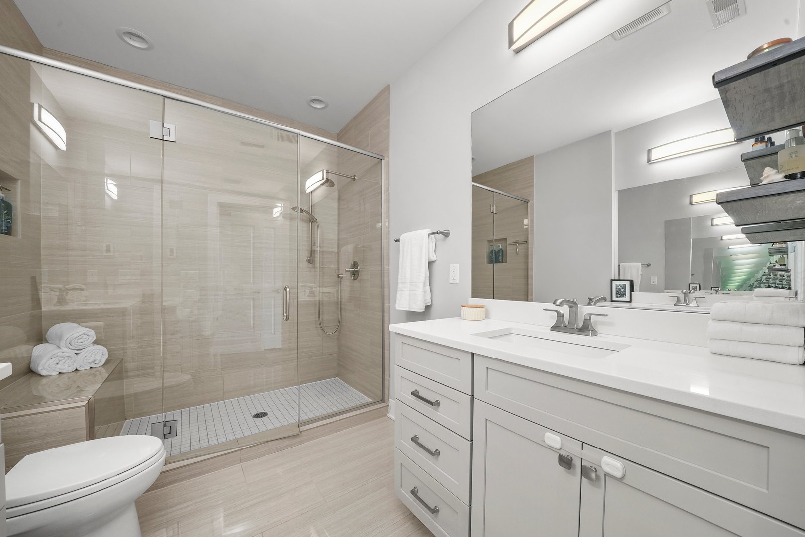 1631 W Pierce Avenue Unit: 2