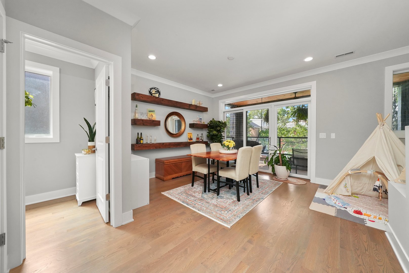1631 W Pierce Avenue Unit: 2