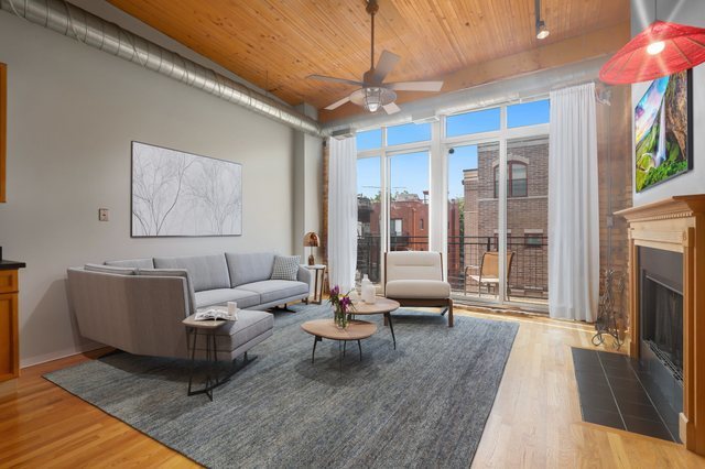 2333 W Saint Paul Avenue Unit: 307