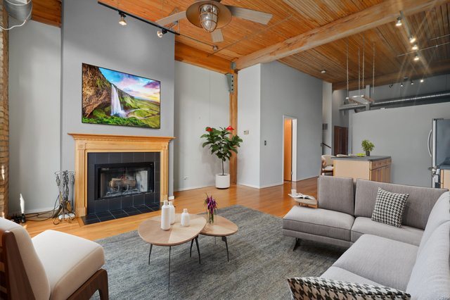 2333 W Saint Paul Avenue Unit: 307