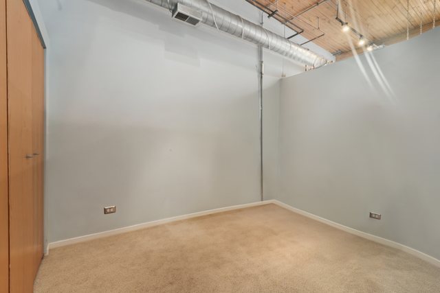 2333 W Saint Paul Avenue Unit: 307