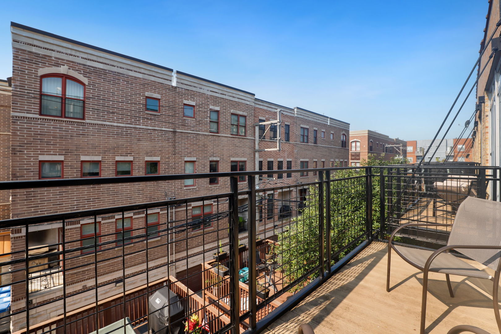 2333 W Saint Paul Avenue Unit: 307