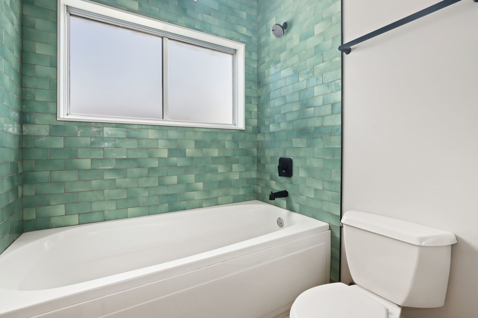 2333 W Saint Paul Avenue Unit: 307