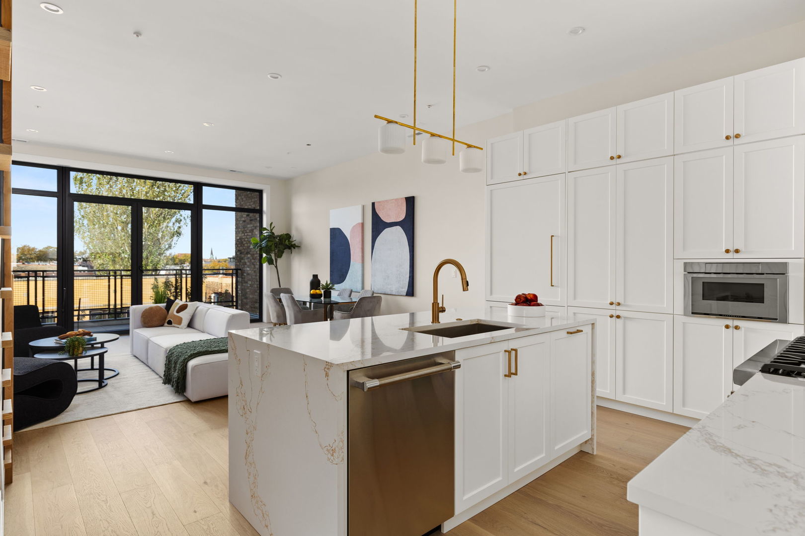941 N Damen Avenue Unit: 302