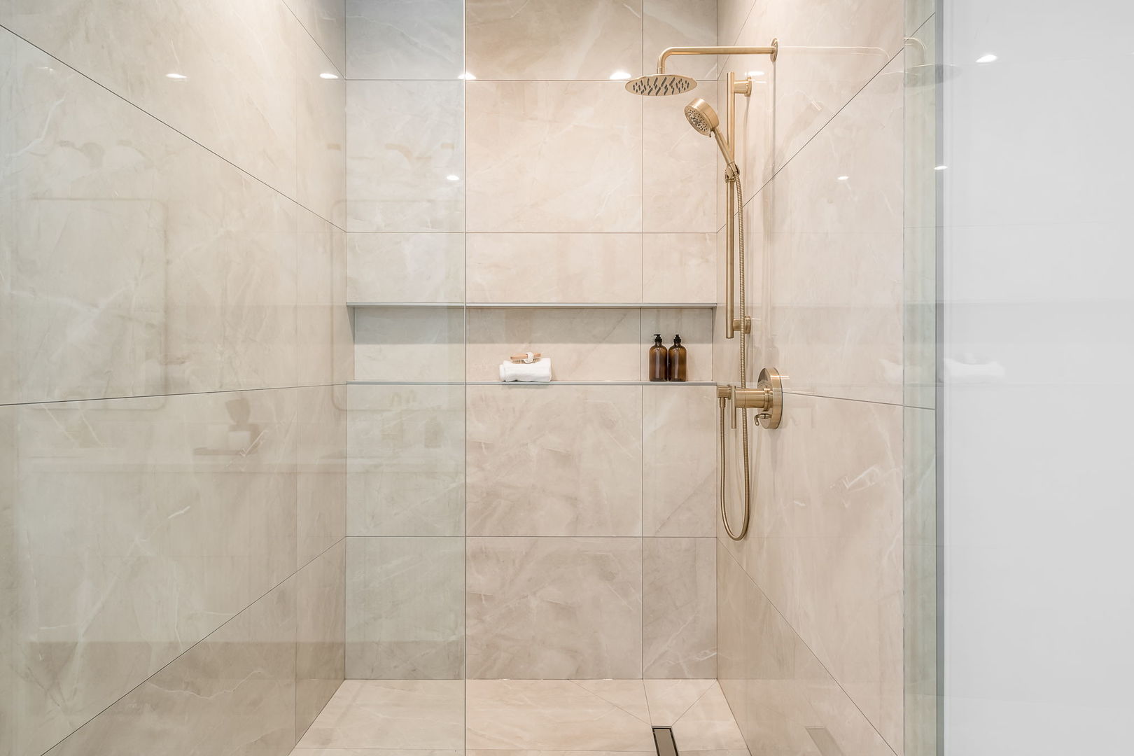 941 N Damen Avenue Unit: 302