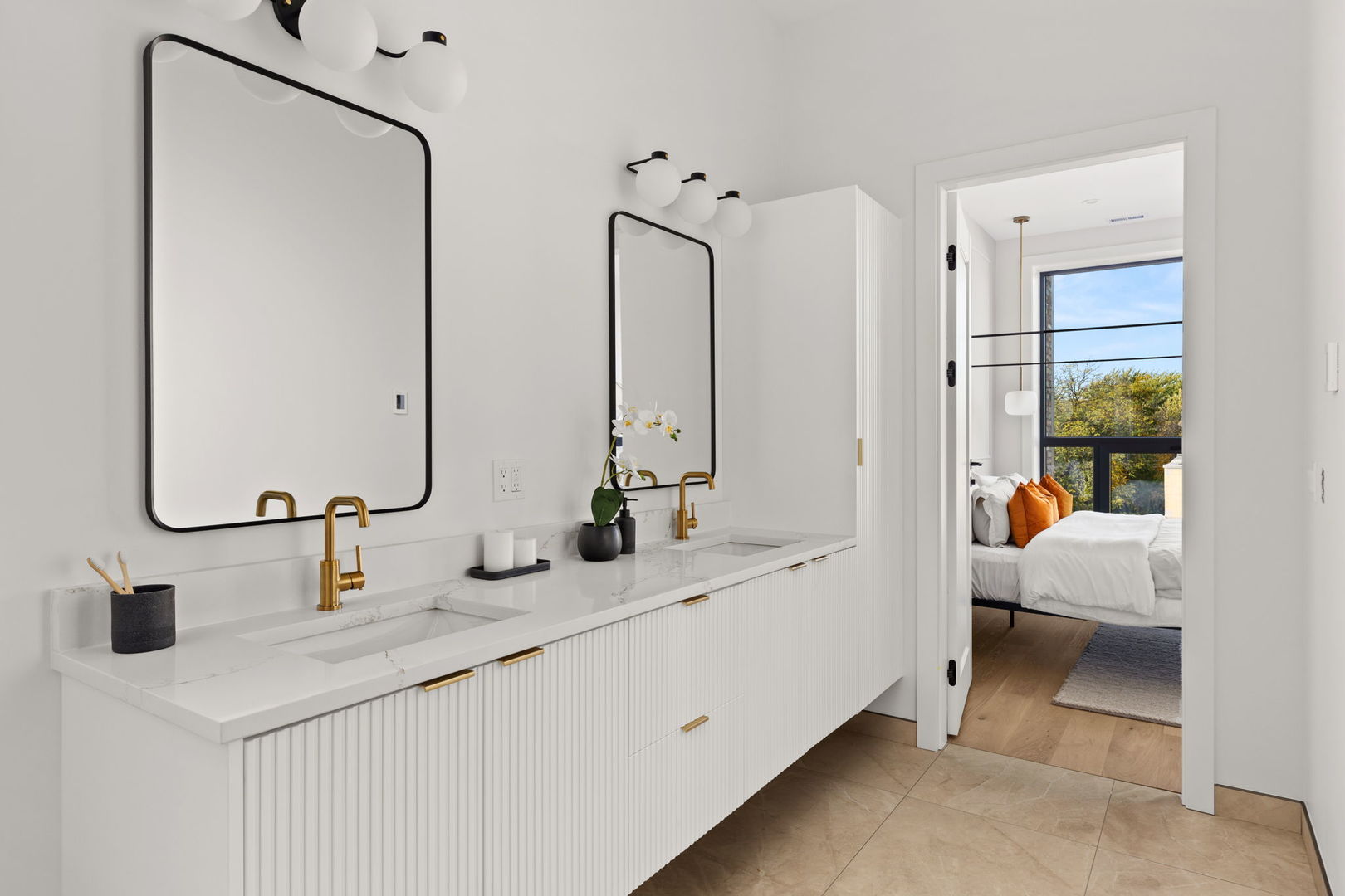 941 N Damen Avenue Unit: 302