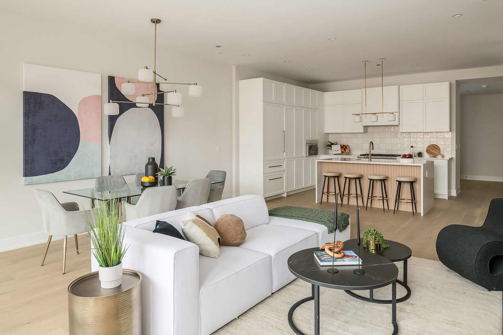 941 N Damen Avenue Unit: 302
