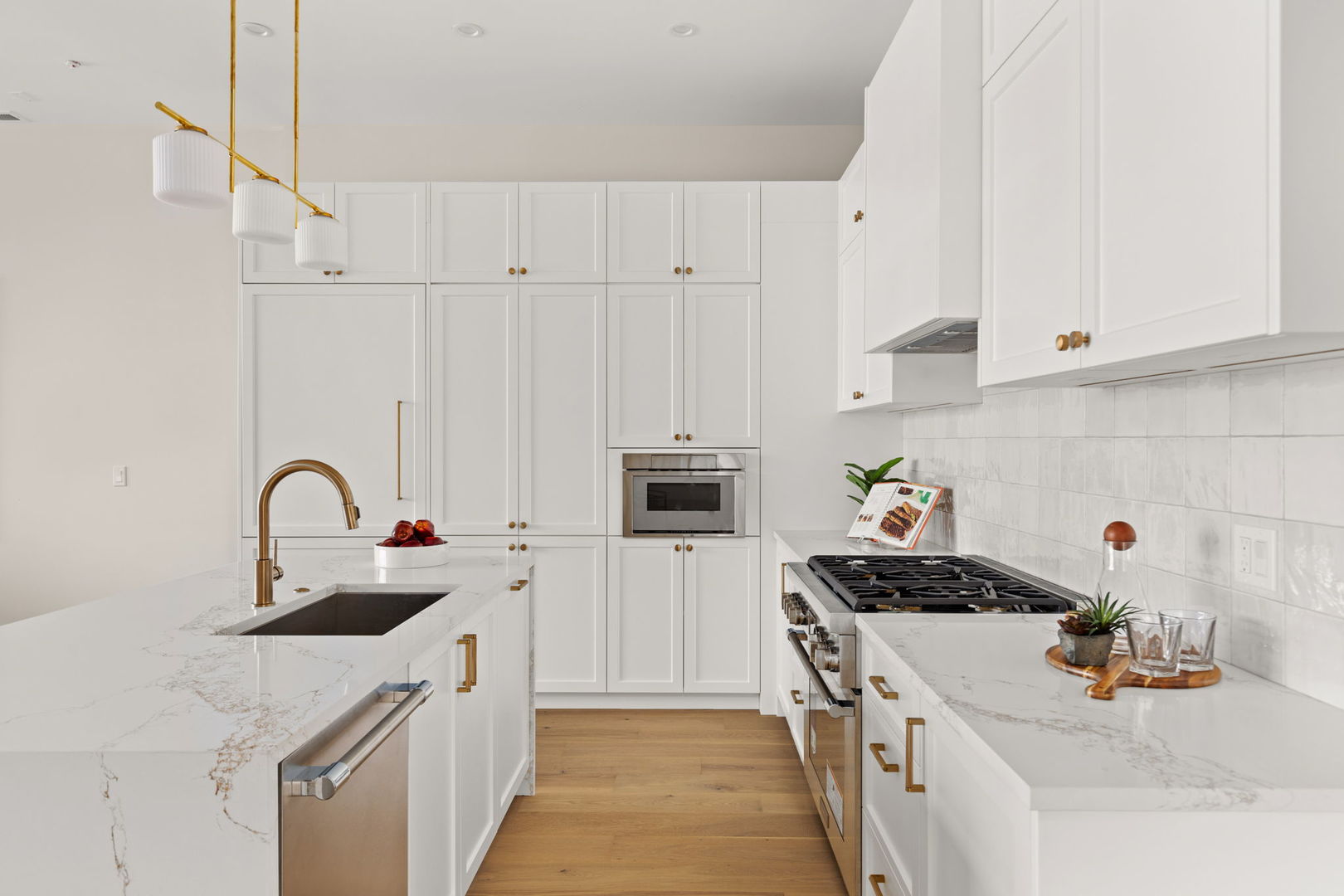 941 N Damen Avenue Unit: 302