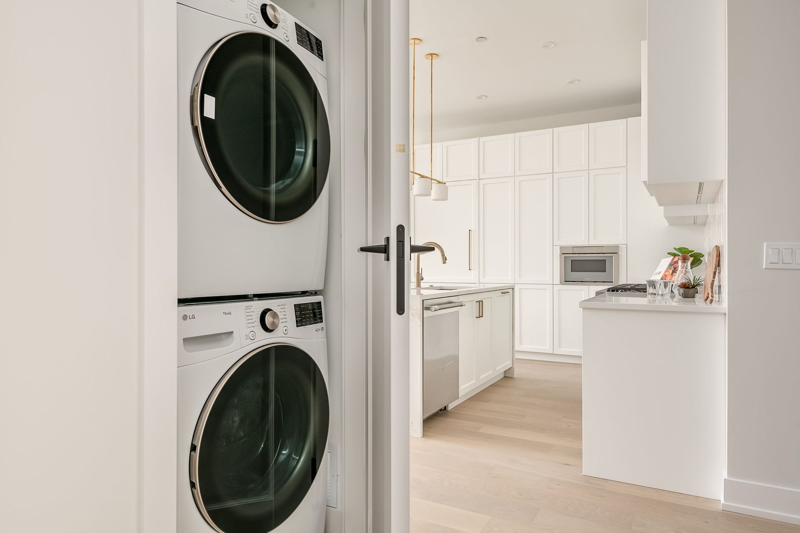 941 N Damen Avenue Unit: 302
