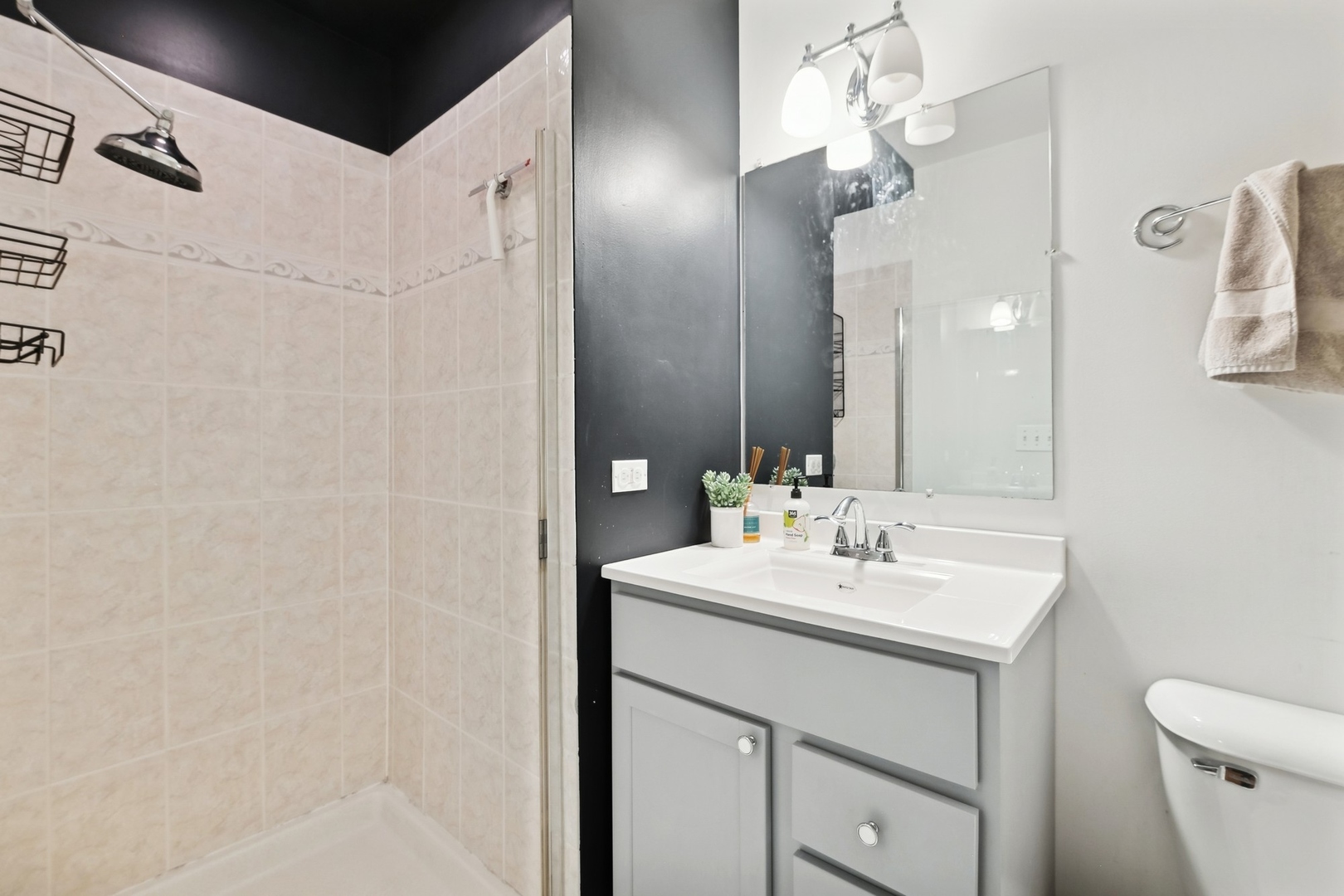 1942 N Francisco Avenue Unit: 1S