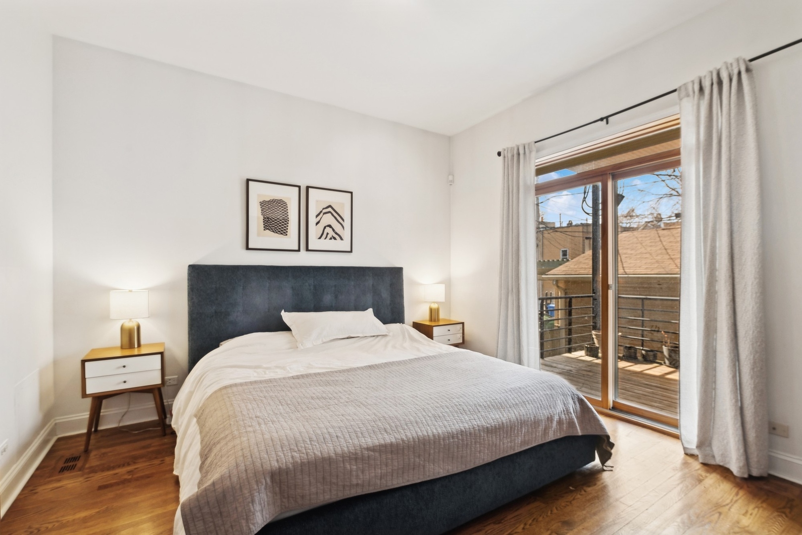 1942 N Francisco Avenue Unit: 1S