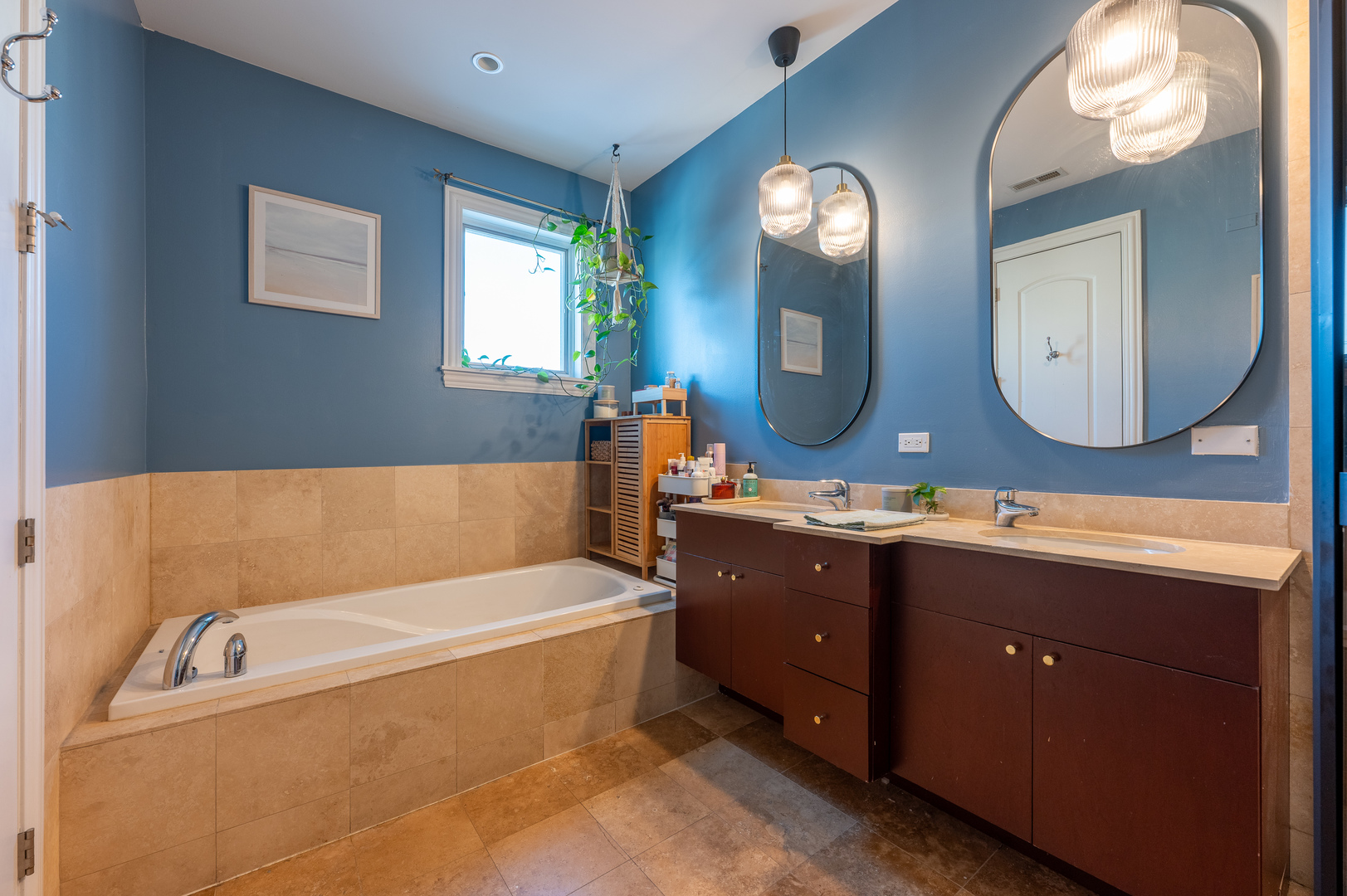 2710 W Chicago Avenue Unit: 3