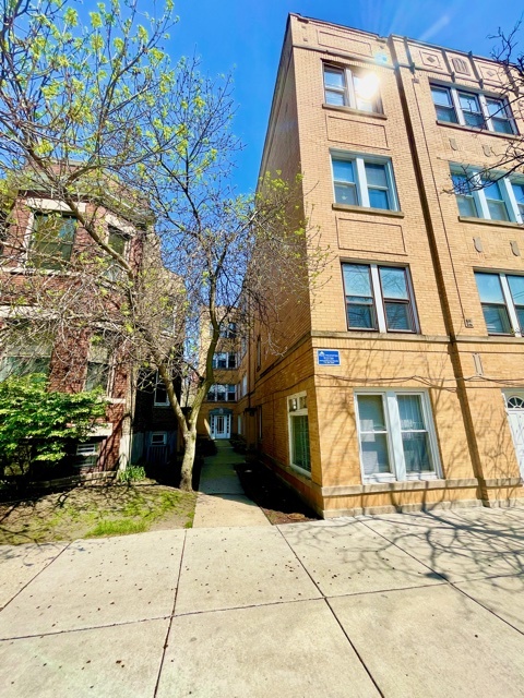 3915 N SOUTHPORT Avenue Unit: 1W