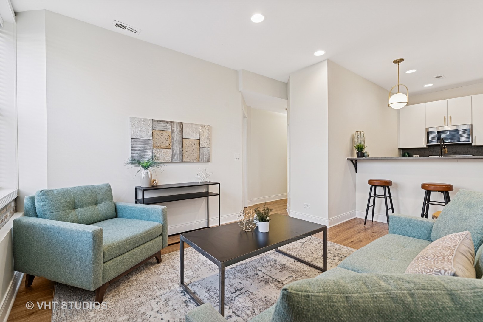 4434 N Damen Avenue Unit: 1E