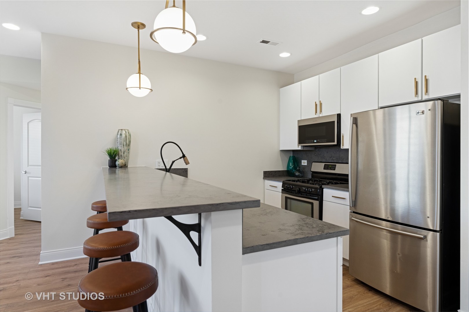 4434 N Damen Avenue Unit: 1E