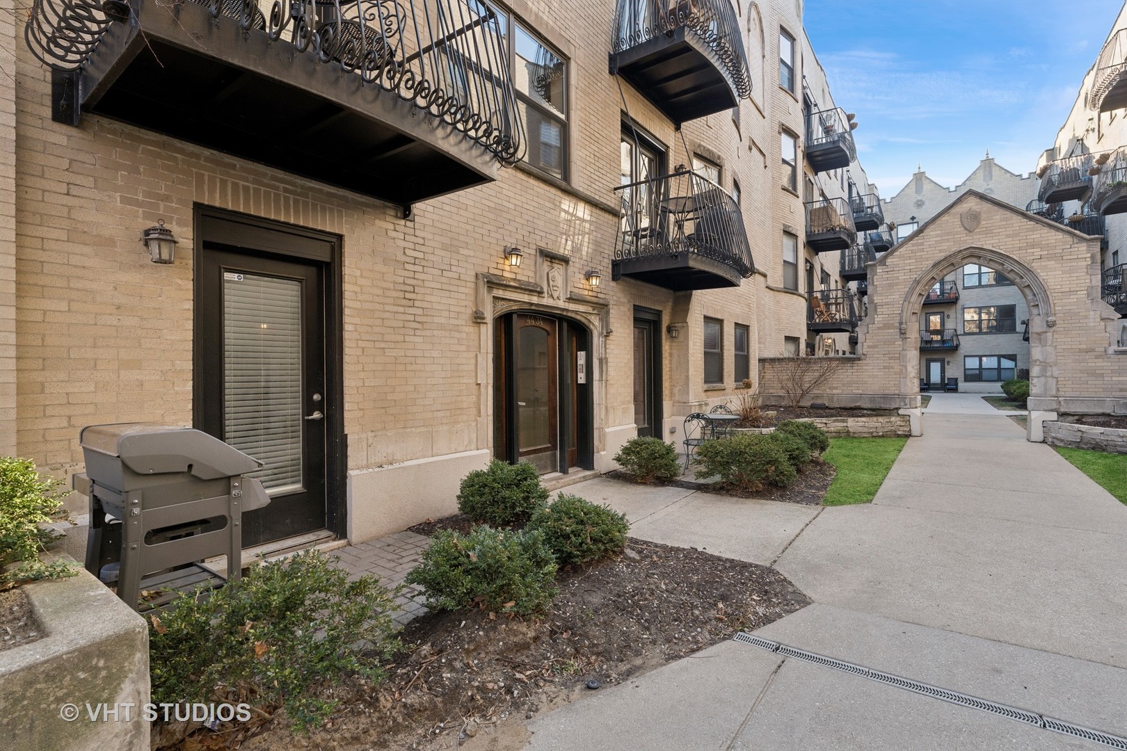 4434 N Damen Avenue Unit: 1E
