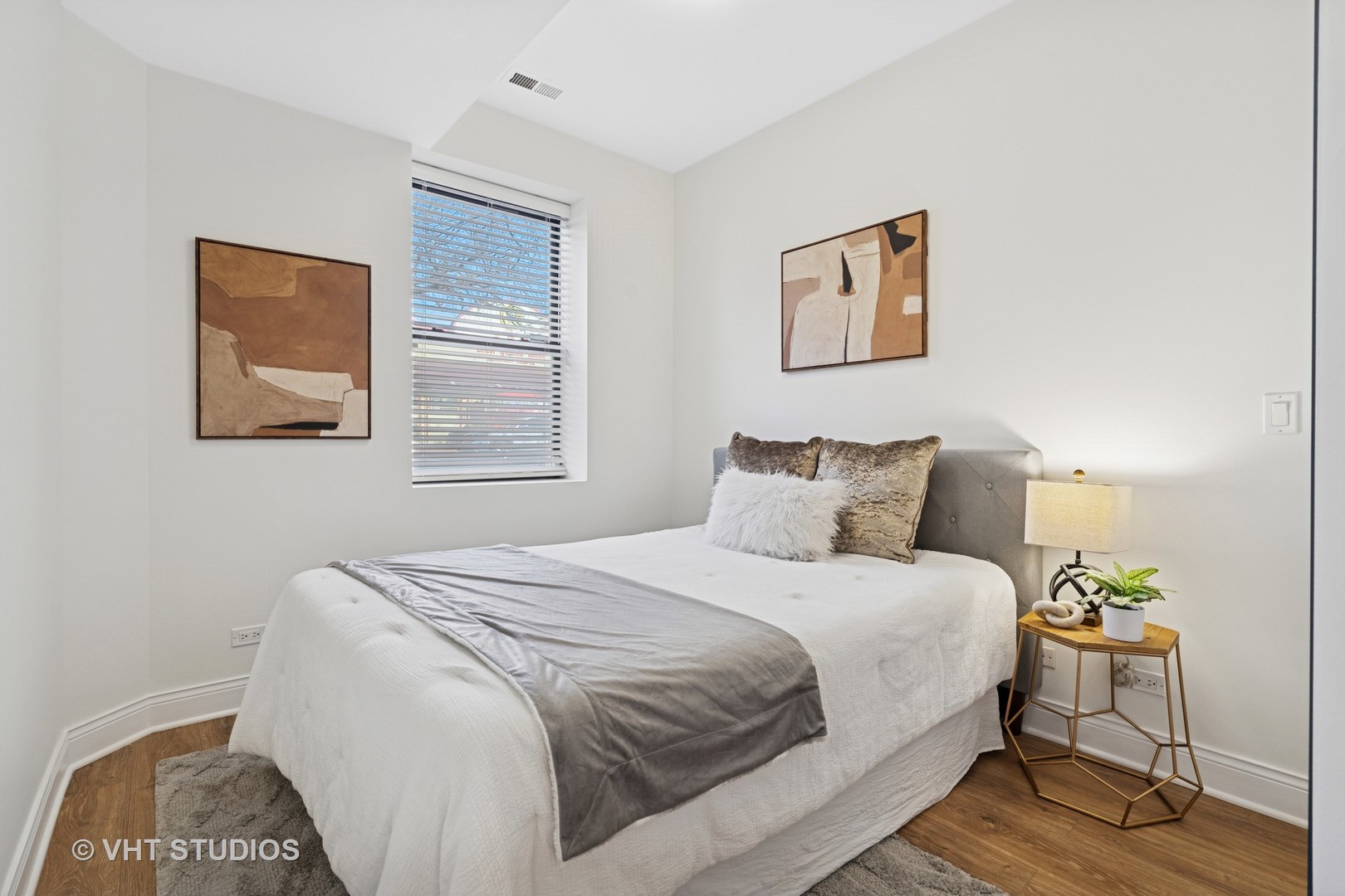 4434 N Damen Avenue Unit: 1E