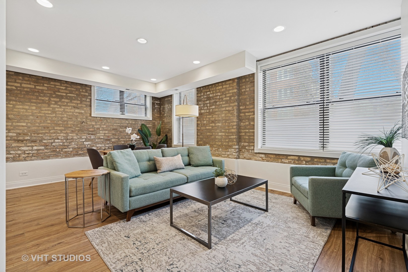 4434 N Damen Avenue Unit: 1E