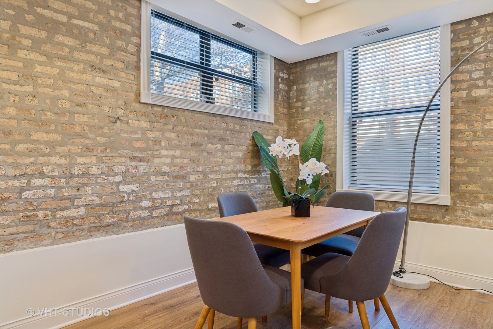 4434 N Damen Avenue Unit: 1E