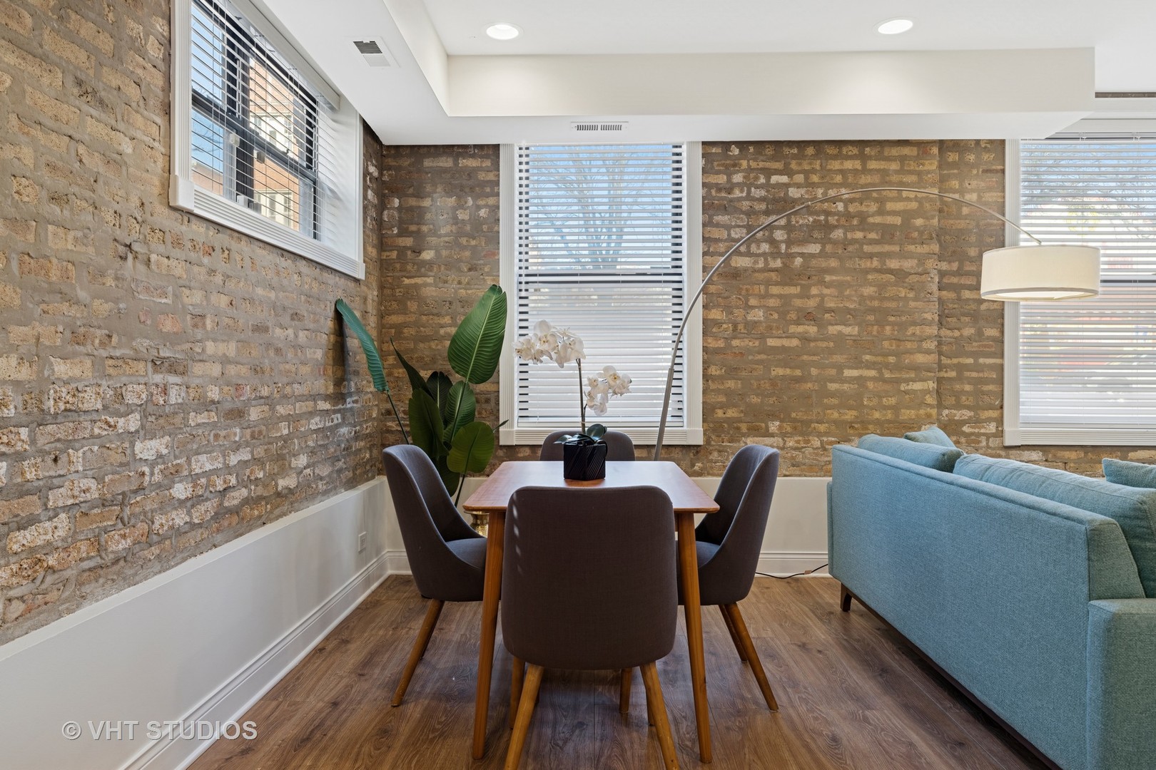 4434 N Damen Avenue Unit: 1E