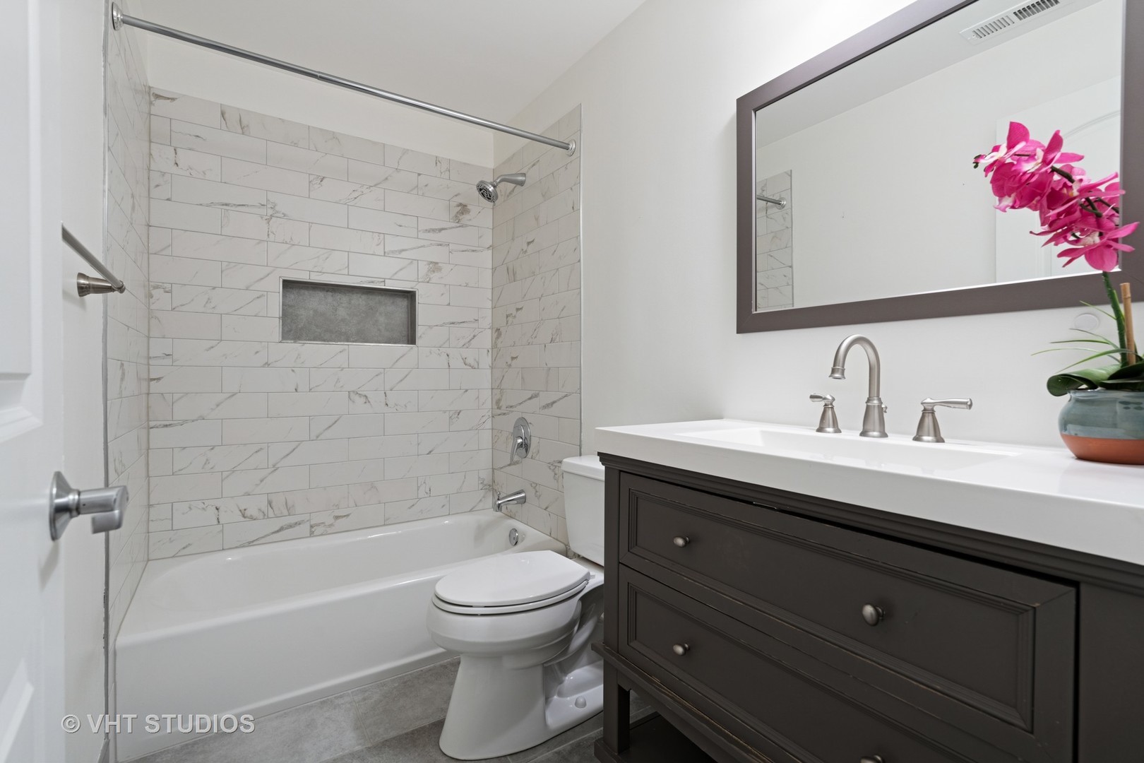 4434 N Damen Avenue Unit: 1E