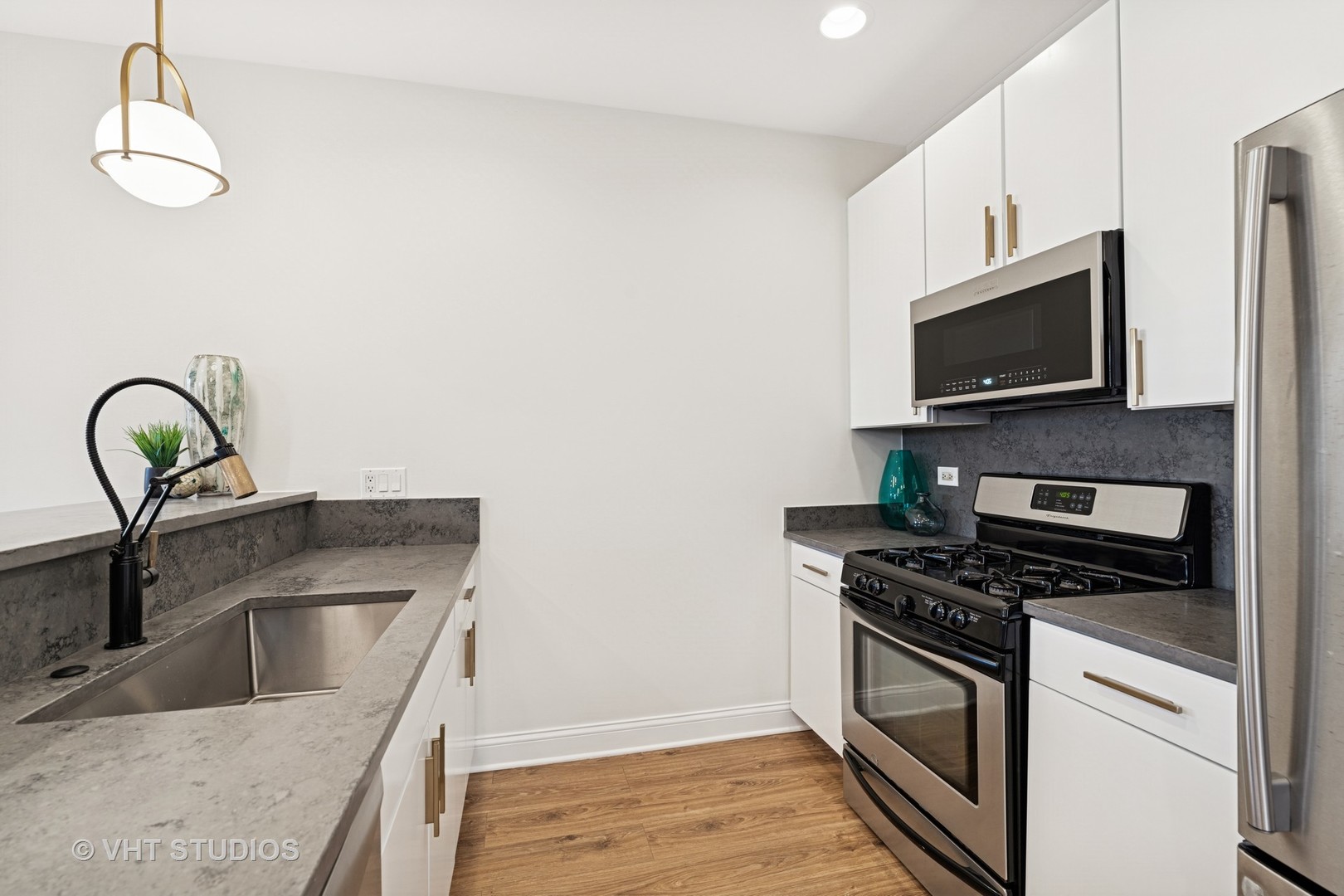 4434 N Damen Avenue Unit: 1E