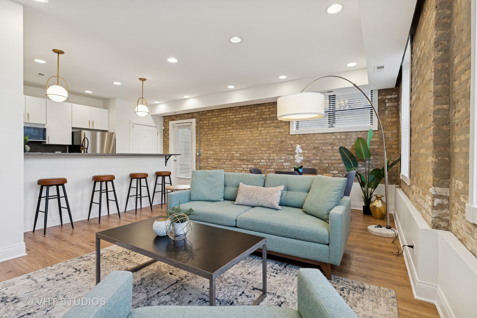 4434 N Damen Avenue Unit: 1E