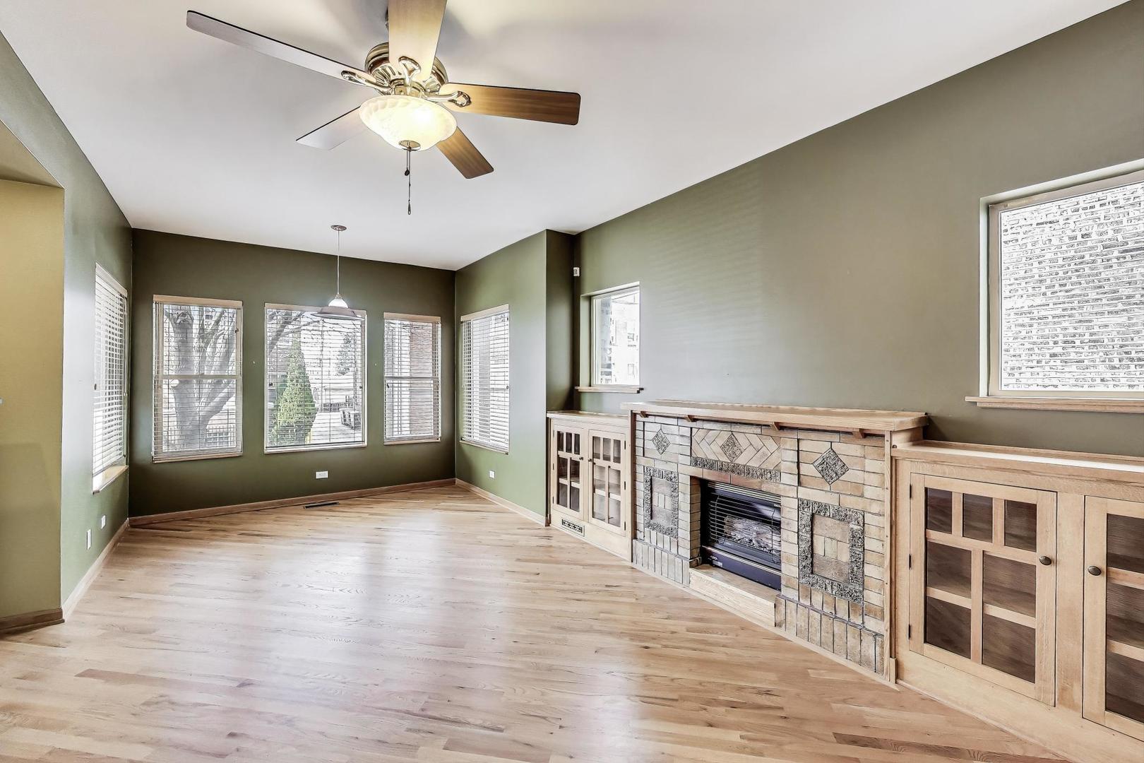 3653 W Leland Avenue Unit: 1E