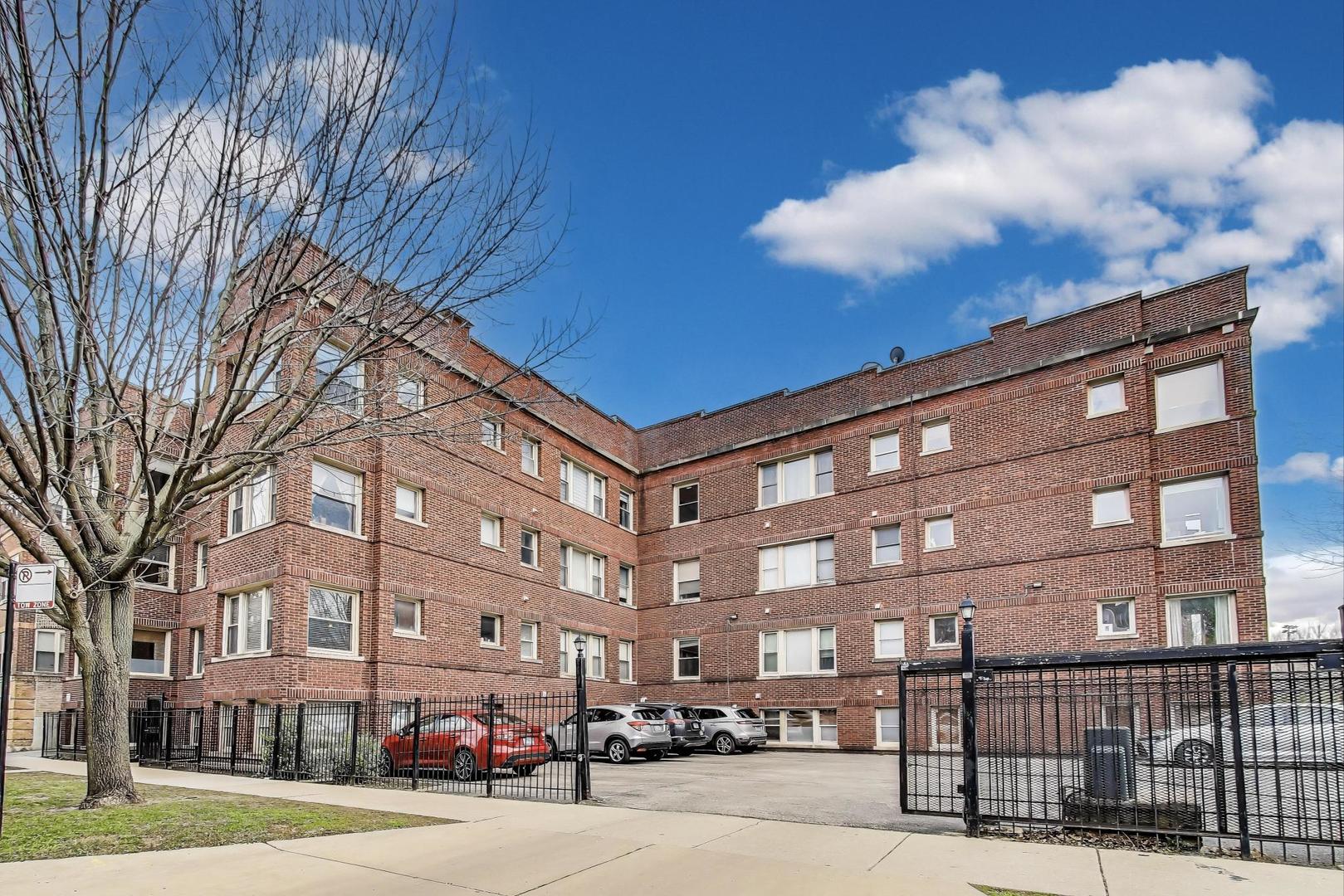 3653 W Leland Avenue Unit: 1E