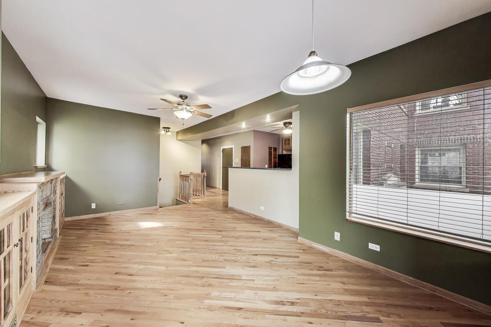 3653 W Leland Avenue Unit: 1E