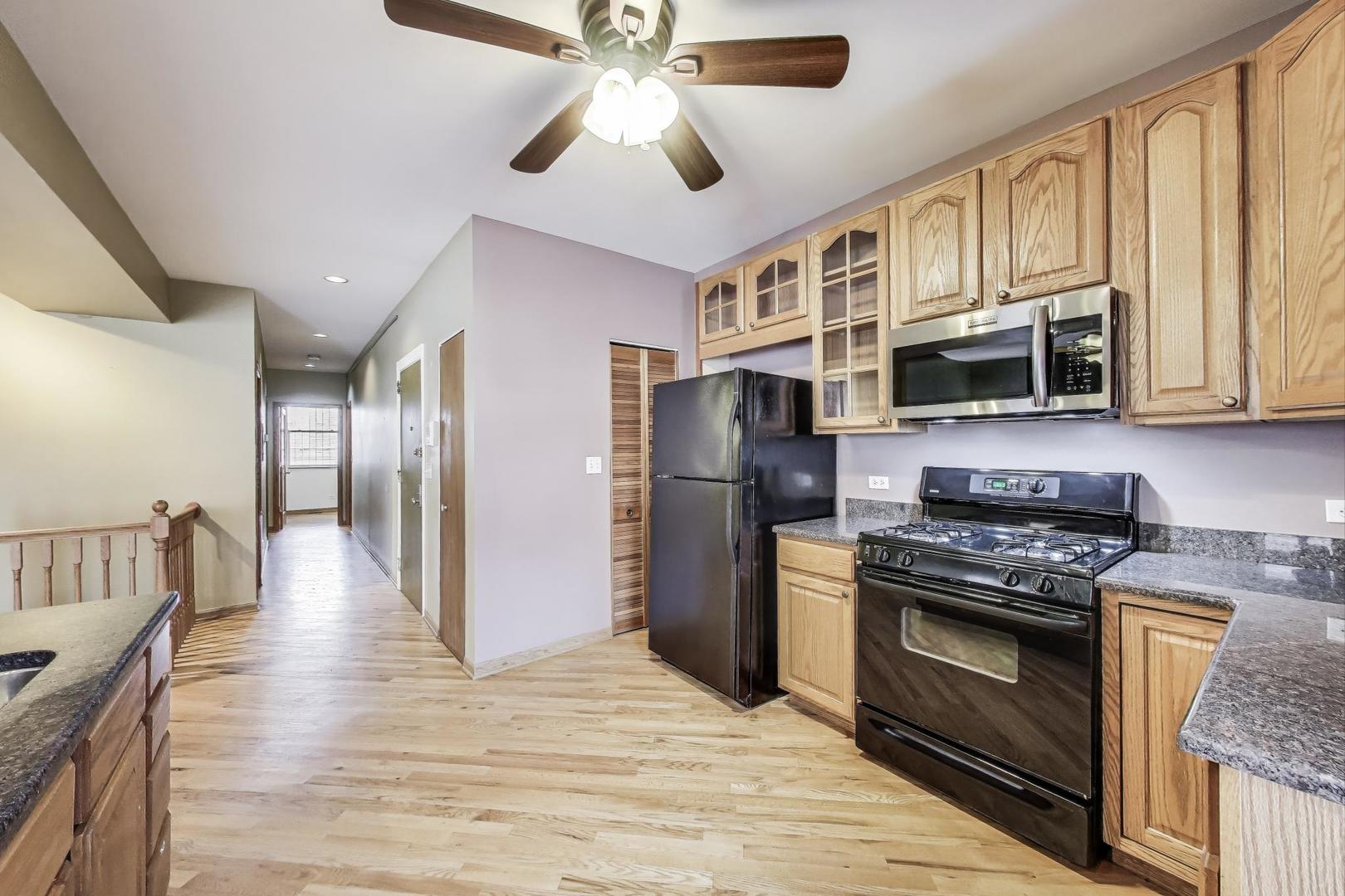 3653 W Leland Avenue Unit: 1E