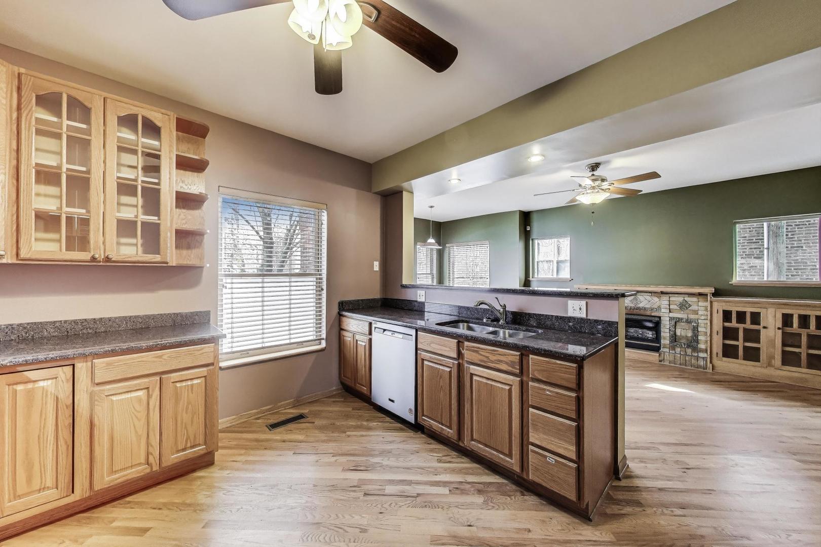 3653 W Leland Avenue Unit: 1E