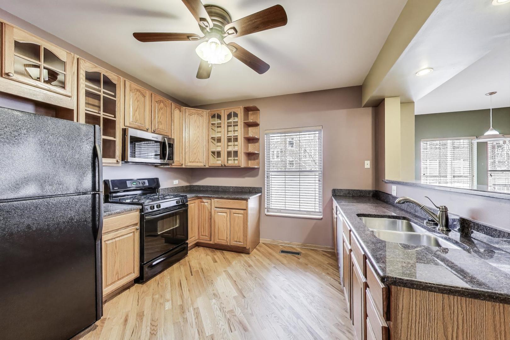 3653 W Leland Avenue Unit: 1E